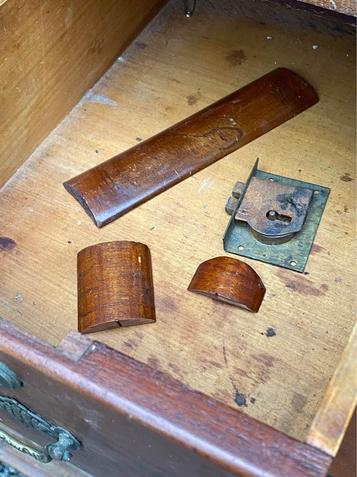 Antique Chest of Drawers